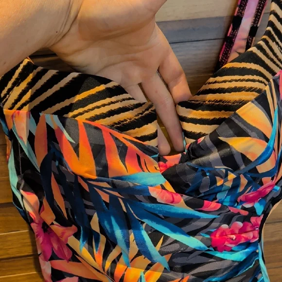 One-Piece Swimsuit in Multicolor - Picture 2 of 8